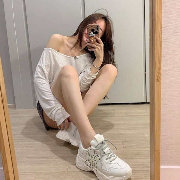 Tất tần tật các tip phối đồ cùng với giày MLB cho các cô nàng 2021 Hinh anh 11: Tat tan tat cac tip phoi do cung voi giay MLB cho cac co nang 2021