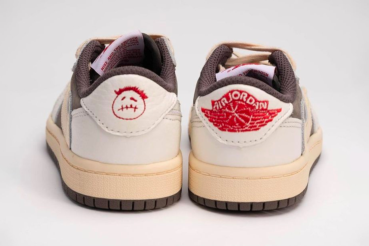 Những thông tin về đôi giày Air Jordan 1 mới nhất của Travis Scott Hinh anh 5: Nhung thong tin ve doi giay Air Jordan 1 moi nhat cua Travis Scott