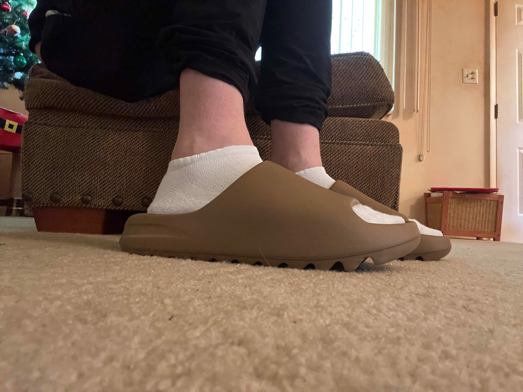 mua-he-di-gi-diem-mat-cac-phoi-mau-sieu-hot-cua-yeezy-slide