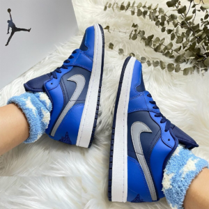 Alternative view of Giày Nike Air Jordan 1 Low Game Royal 'Blue Void' DC0774-400