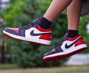 Alternative view of Giày Nike Air Jordan 1 Low 'Bred Toe' 553558-612