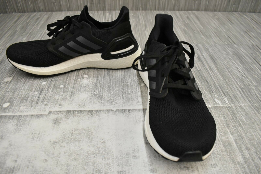 Review giày: Adidas Ultraboost 20 "Core Black" mang lại sự êm ái cho đôi chân Hinh anh 3: Review giay: Adidas Ultraboost 20 "Core Black" mang lai su em ai cho doi chan