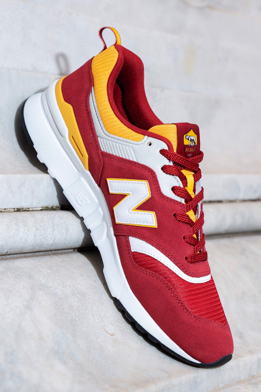 Hinh anh 1: Doi bong AS Roma nhan duoc phoi mau dac biet tu New Balance 997H