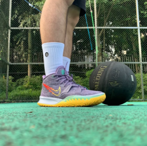 Alternative view of Giày Nike Kyrie 7 Daybreak (GS) CT4080-500