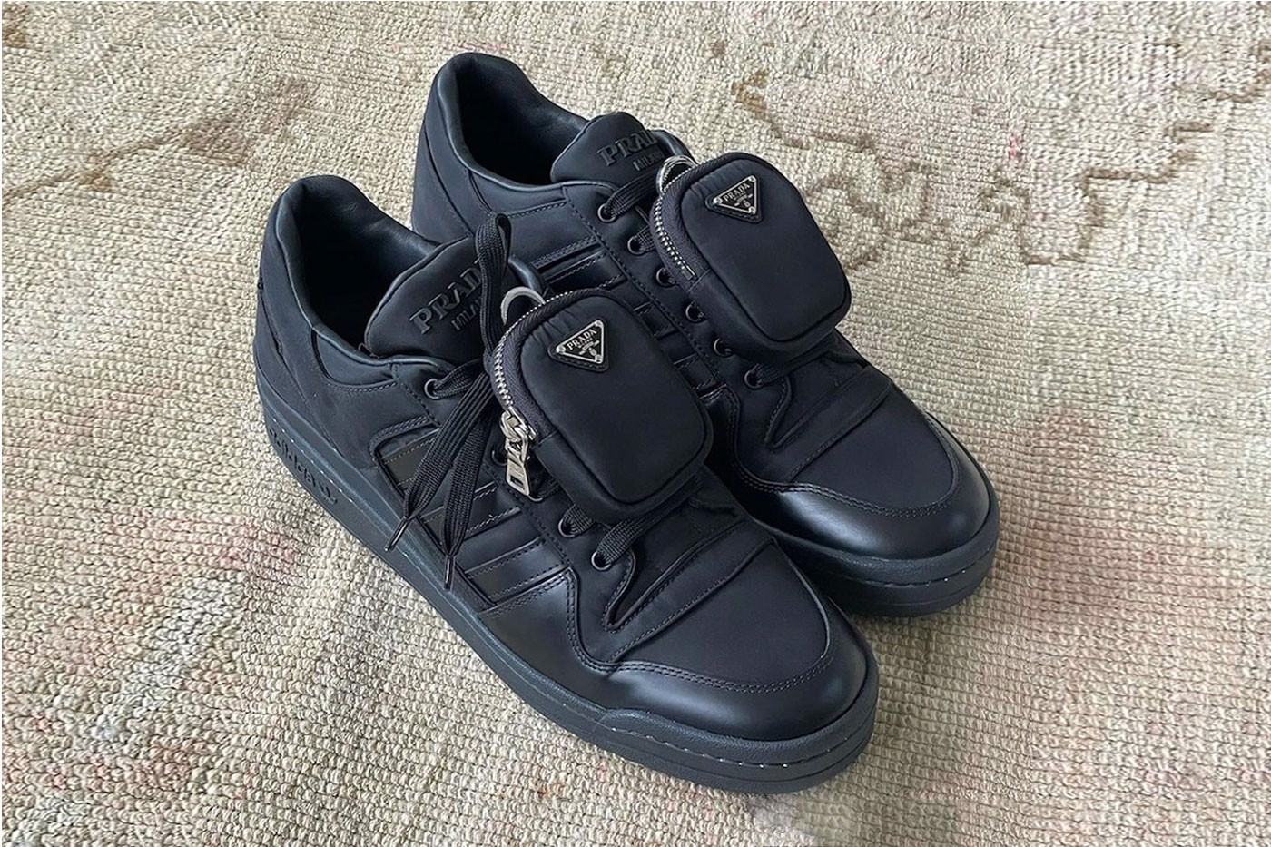 Hình ảnh đầu tiên của phiên bản Prada x adidas Originals Forum Low "Triple Black" Hinh anh 2: Hinh anh dau tien cua phien ban Prada x adidas Originals Forum Low "Triple Black"