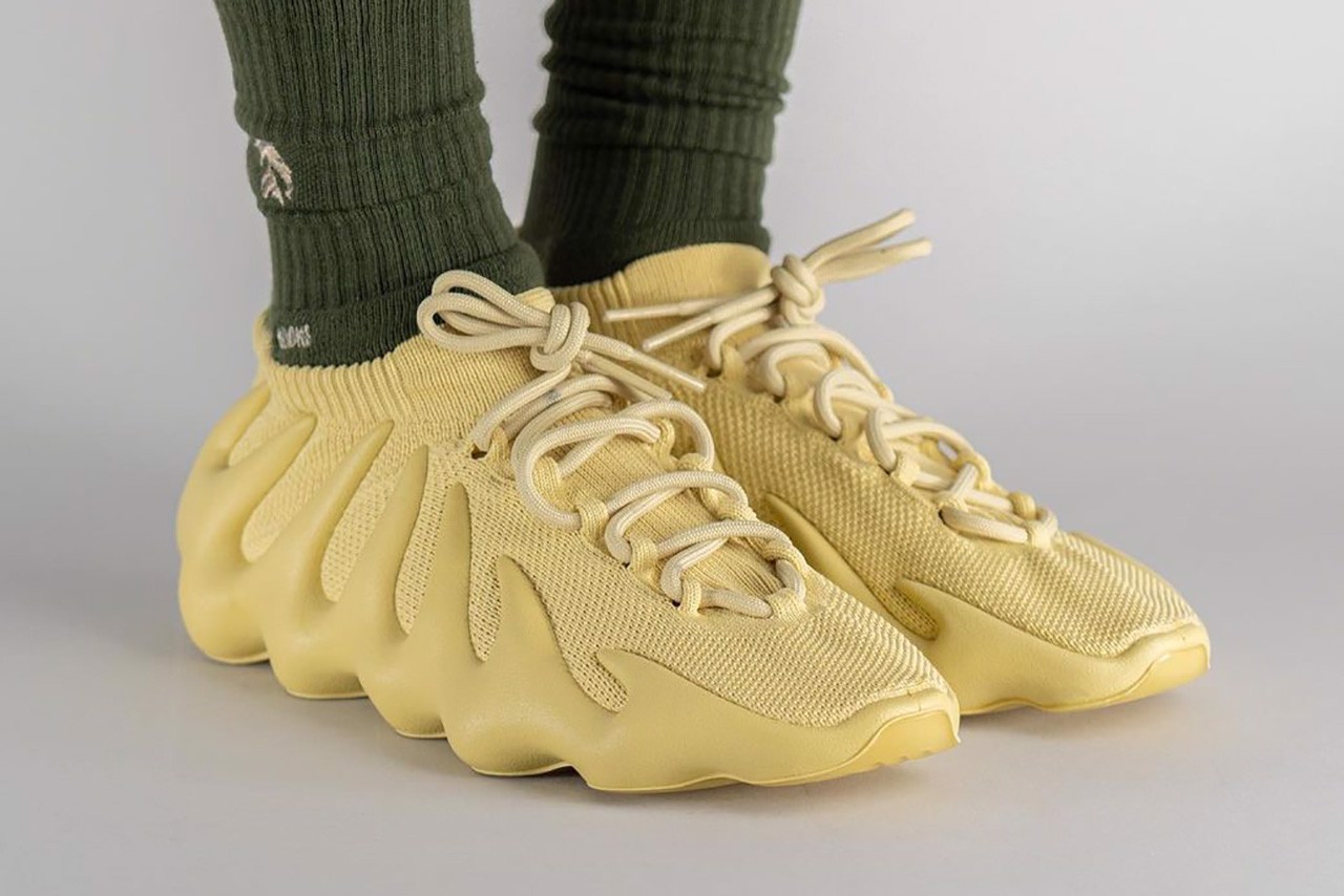 hinh-anh-on-feet-cua-phien-ban-adidas-yeezy-450-sulfur
