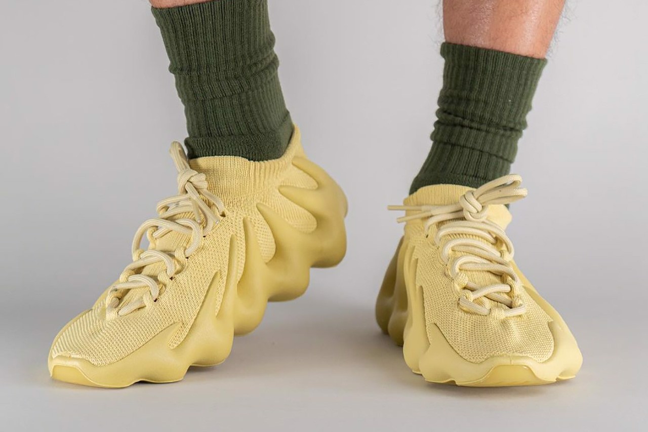 hinh-anh-on-feet-cua-phien-ban-adidas-yeezy-450-sulfur