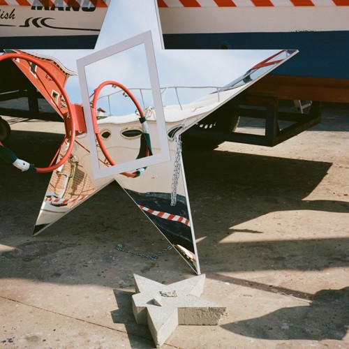 su-troi-day-va-su-pho-bien-cua-golden-goose-sneakers