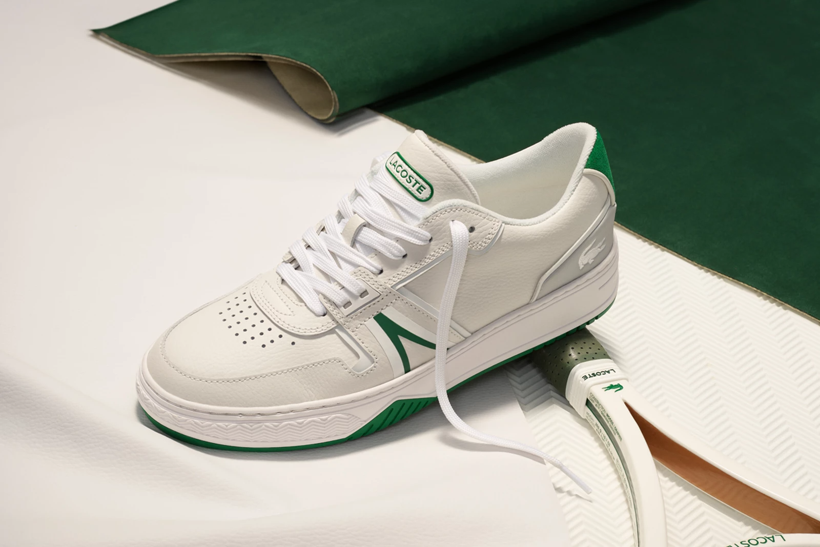 a$ap-nast-ra-mat-cung-doi-giay-moi-nhat-l001-den-tu-lacoste