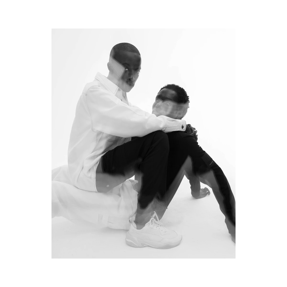 phien-ban-puma-thunder-voi-hai-phoi-mau-don-gian-den-va-trang