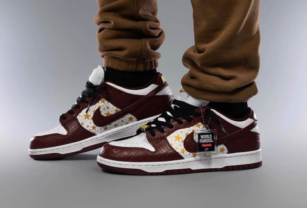 Supreme x Nike SB Dunk Low Mean Green