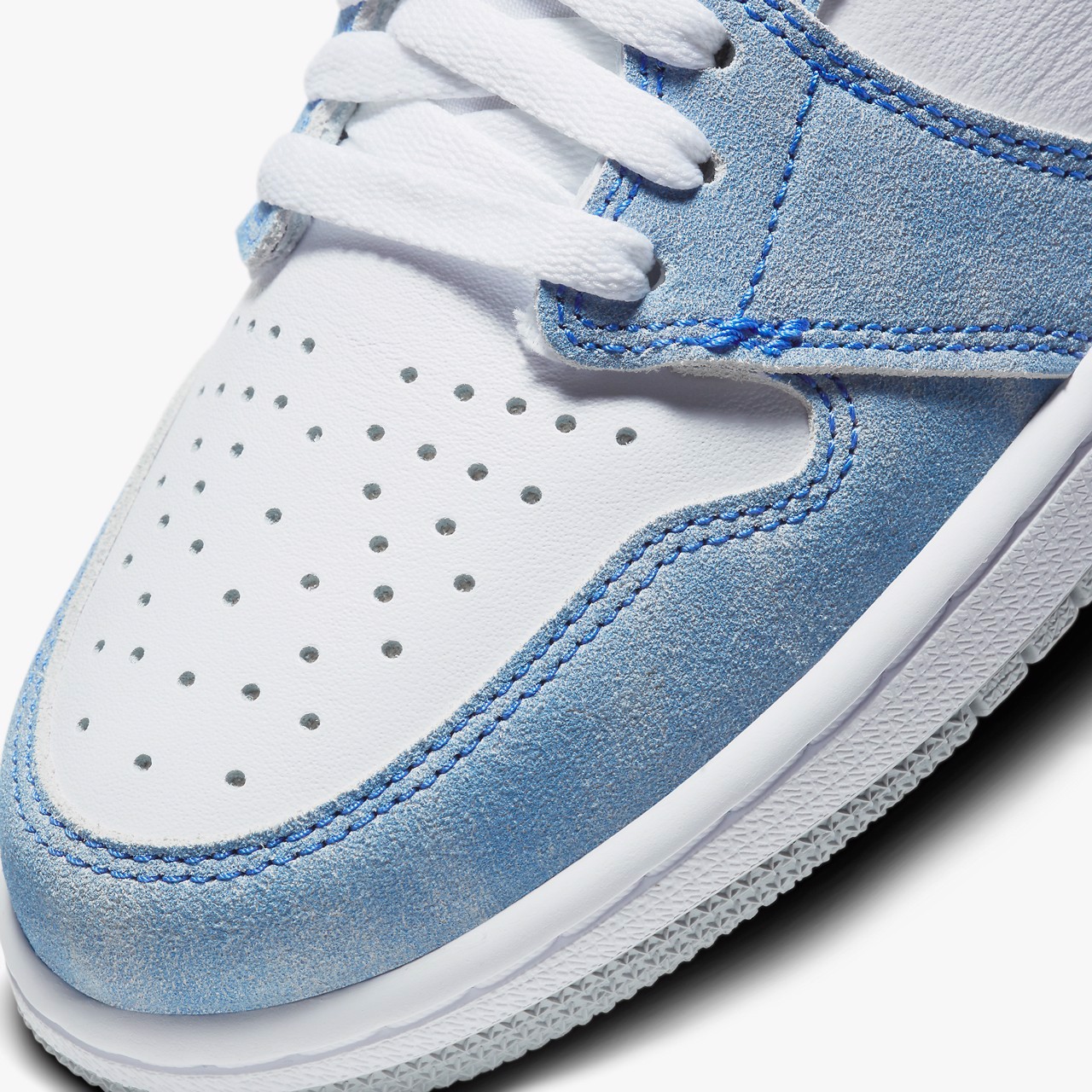 cap-nhat-thong-tin-moi-nhat-ve-sieu-pham-air-jordan-1-hyper-royal