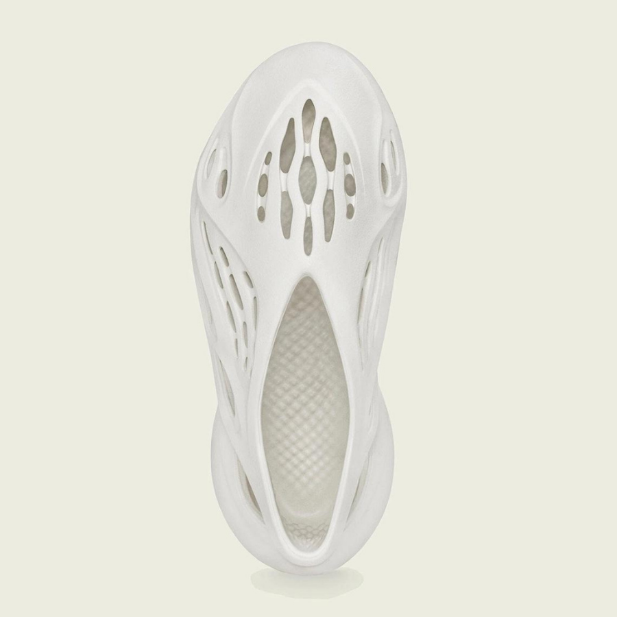 adidas-yeezy-foam-runner-sand-se-tro-lai-vao-thang-6-toi