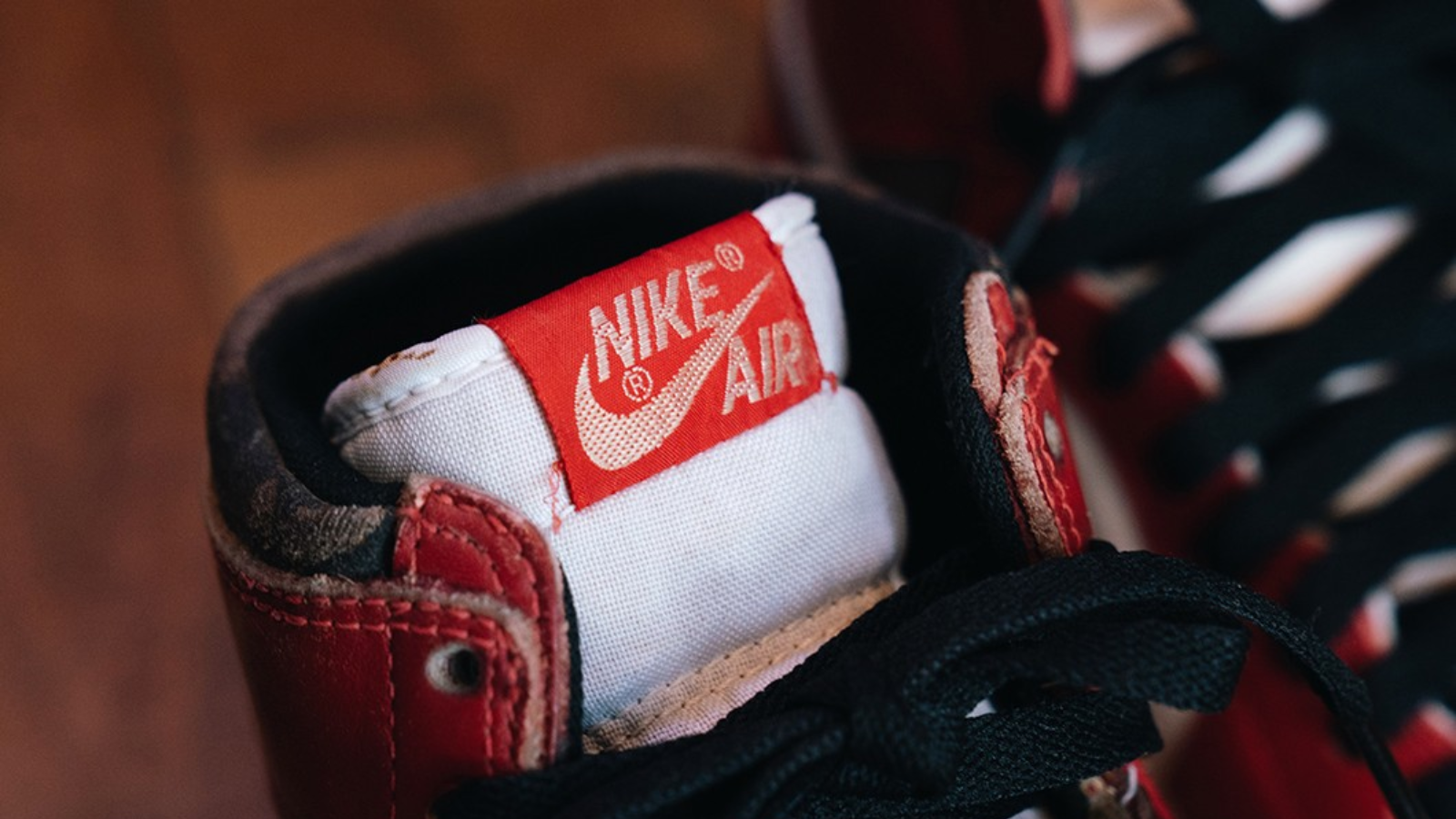"Lost & Found" và "Chicago": Đôi Air Jordan 1 với nguồn cảm hứng retro Hinh anh 5: "Lost & Found" va "Chicago": Doi Air Jordan 1 voi nguon cam hung retro