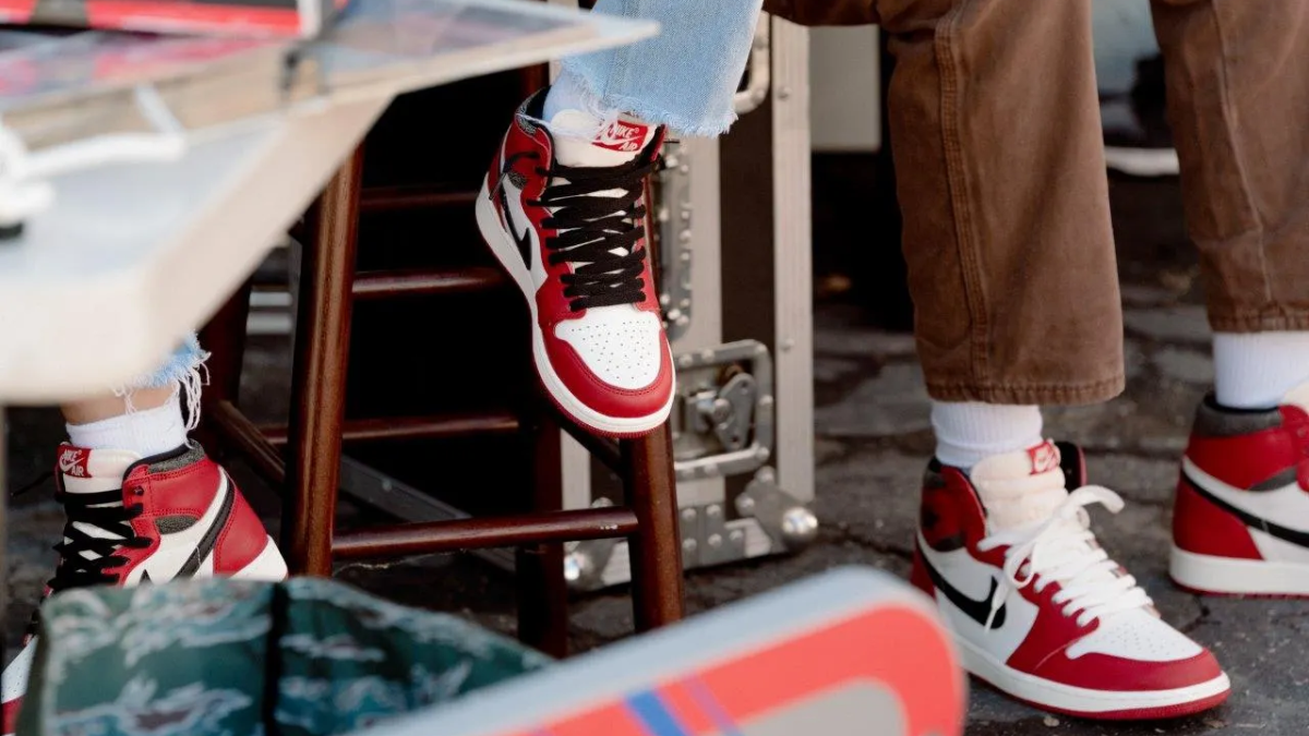 Hinh anh 1: Mach ban cach nhan biet Air Jordan 1 Lost & Found that va gia