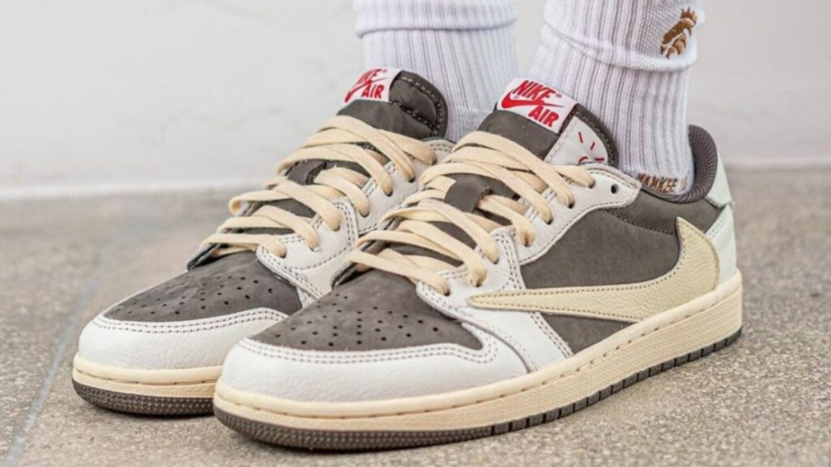 Mách bạn cách nhận biết Reverse Mocha Travis Scott Air Jordan 1 Low thật và giả Hinh anh 1: Mach ban cach nhan biet Reverse Mocha Travis Scott Air Jordan 1 Low that va gia