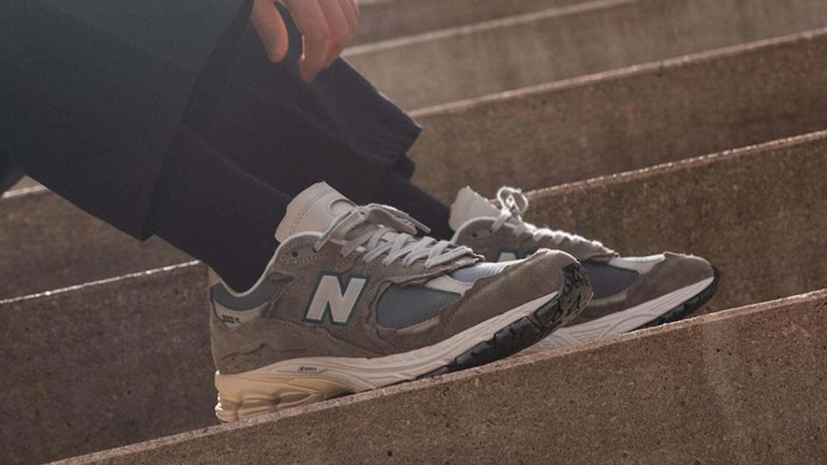 Lịch sử New Balance 2002R, điều gì đã khiến mẫu giày này trở nên hot tới vậy? Hinh anh 1: Lich su New Balance 2002R, dieu gi da khien mau giay nay tro nen hot toi vay?