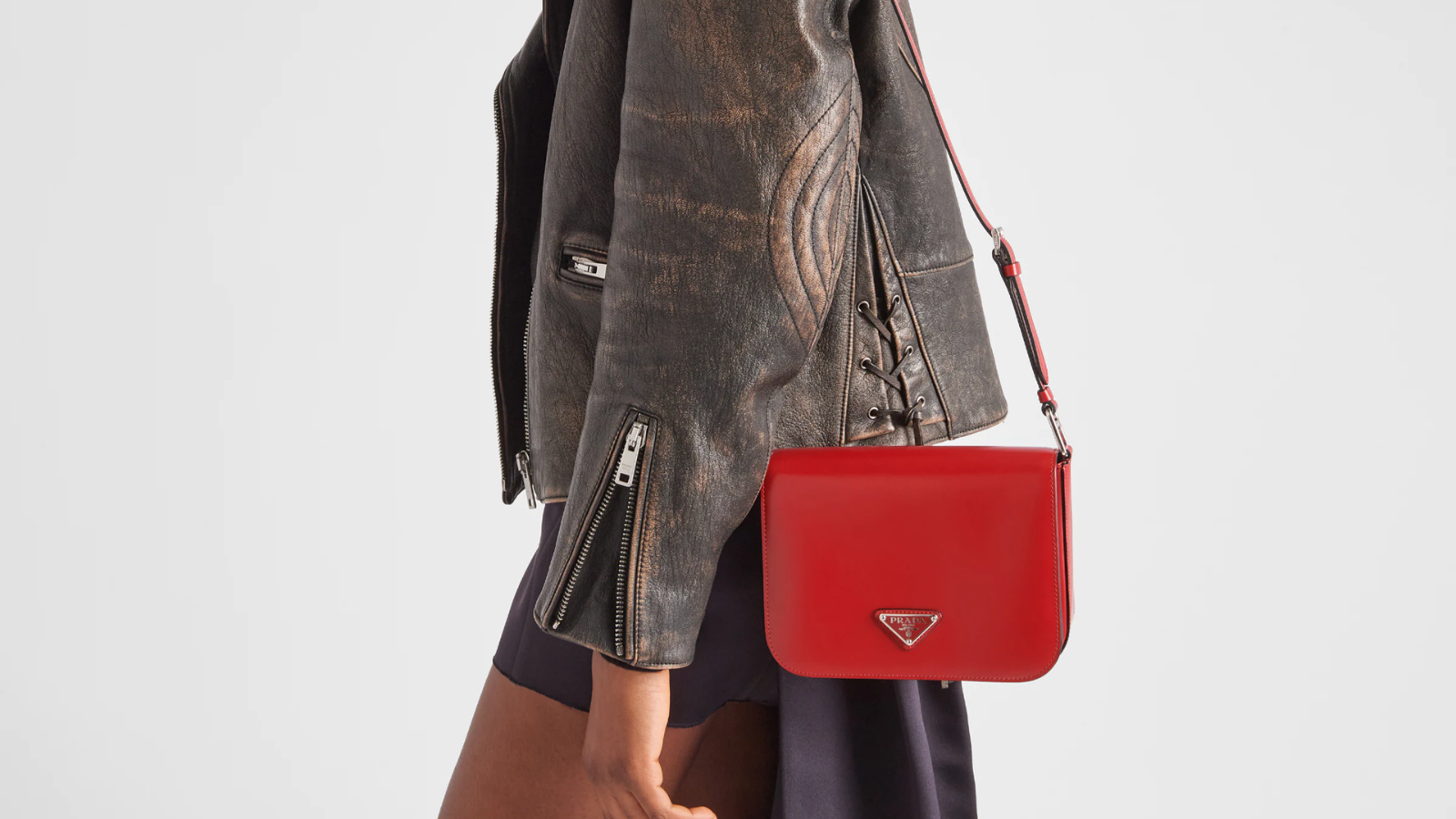 15 mẫu túi đeo chéo có thiết kế đẹp nhất theo các chuyên gia (Phần 2) Hinh anh 5: 15 mau tui deo cheo co thiet ke dep nhat theo cac chuyen gia (Phan 2)