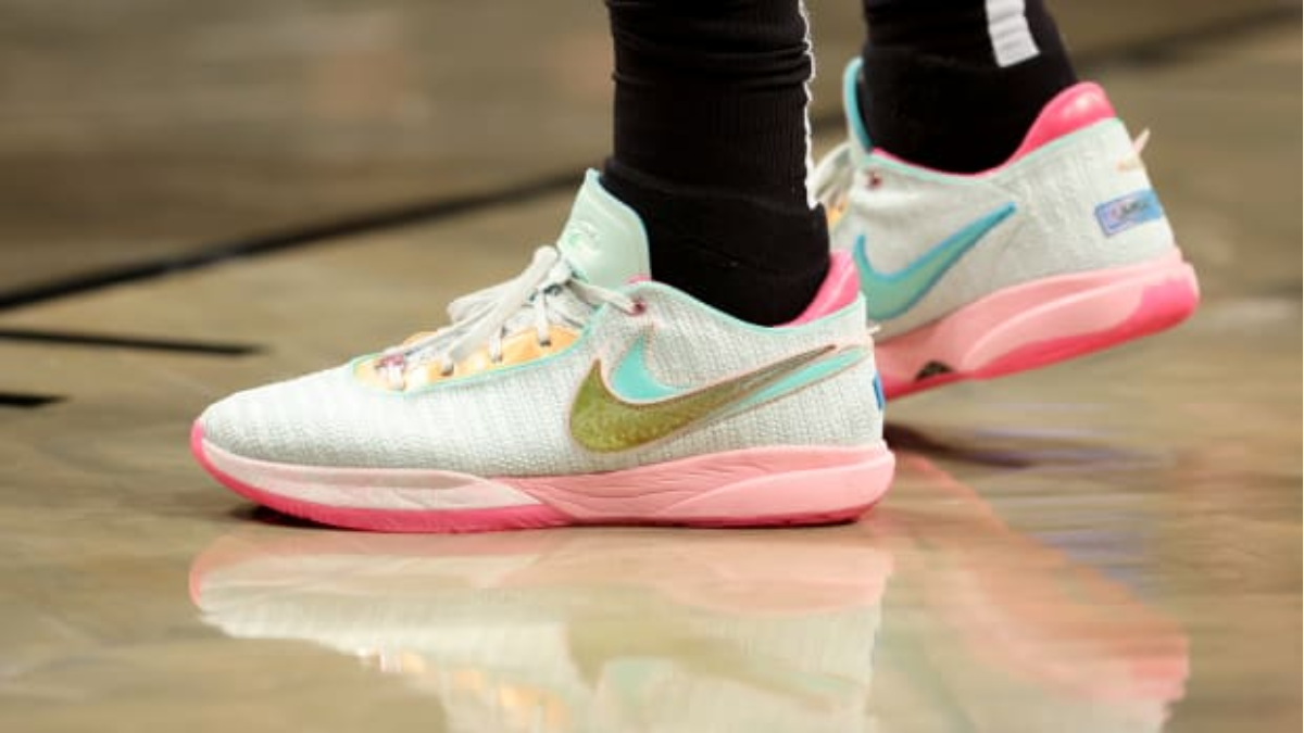 Hinh anh 2: Ve sinh giay bong ro dung va cach bao quan de luon co mot doi giay ra san hoan hao