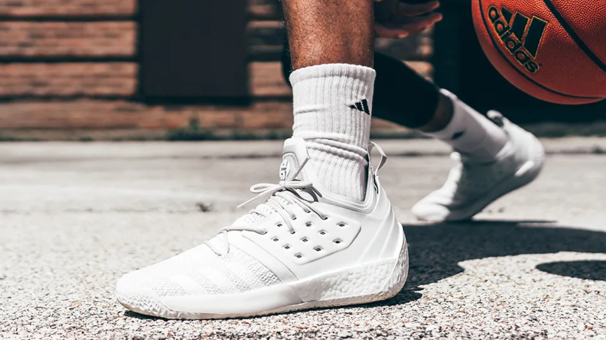 Hinh anh 3: Ve sinh giay bong ro dung va cach bao quan de luon co mot doi giay ra san hoan hao