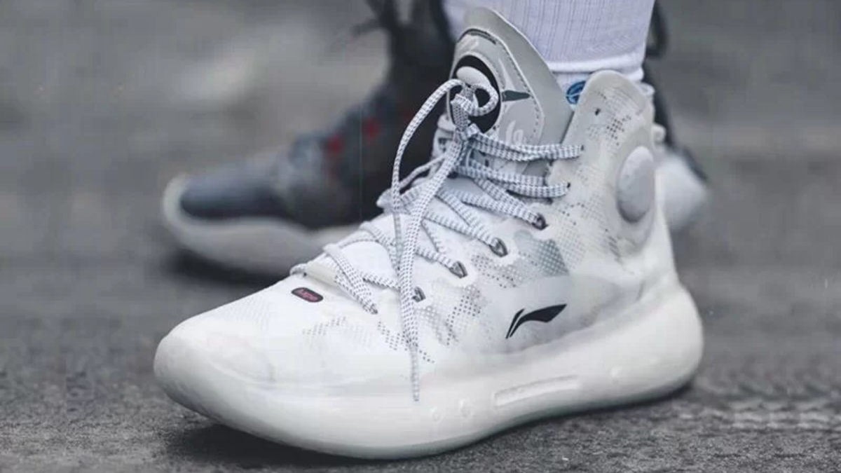 Hinh anh 5: Ve sinh giay bong ro dung va cach bao quan de luon co mot doi giay ra san hoan hao