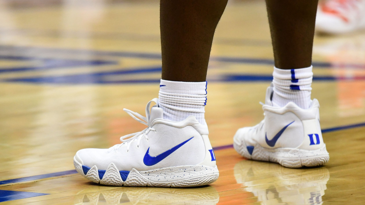 Hinh anh 7: Ve sinh giay bong ro dung va cach bao quan de luon co mot doi giay ra san hoan hao