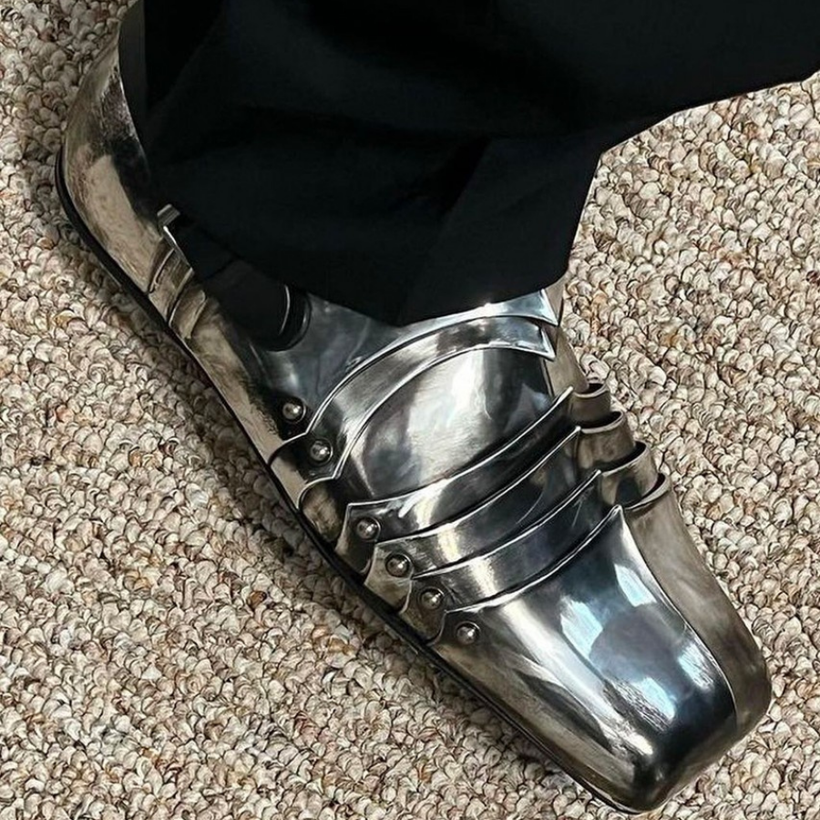 balenciaga-chevalier-derby---doi-giay-mang-dam-phong-cach-thoi-trung-co