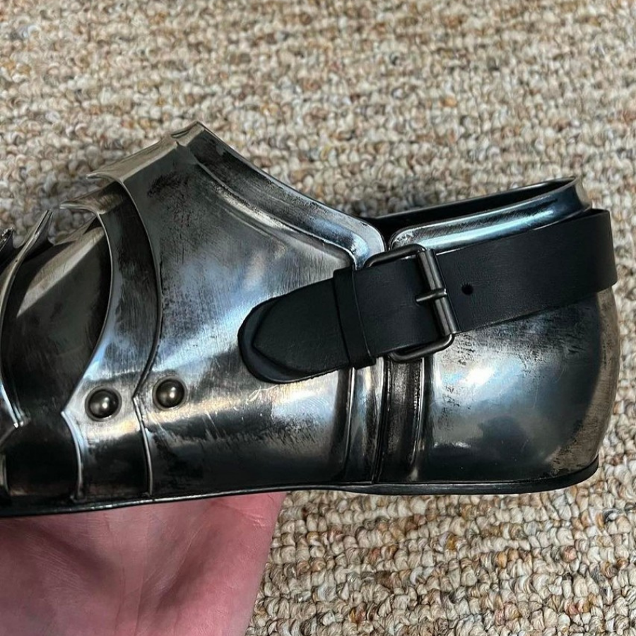 balenciaga-chevalier-derby---doi-giay-mang-dam-phong-cach-thoi-trung-co