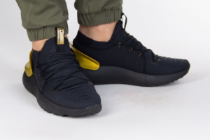 Giay Under Armour HOVR Phantom 3 'Black Gold' 3025520-003