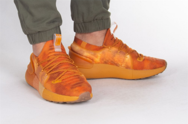 Giay Under Armour HOVR Phantom 3 'Honey Orange' 3026348-802