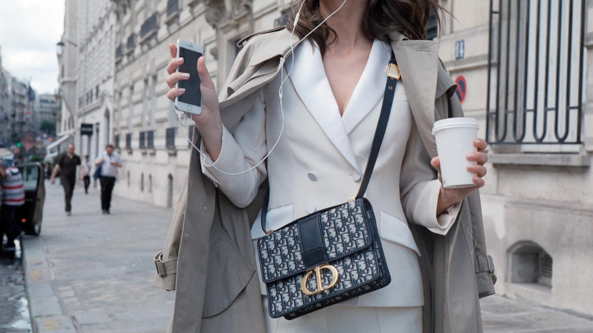 Điểm qua 5 chiếc túi xách Dior nổi tiếng nhất mọi thời đại Hinh anh 2: Diem qua 5 chiec tui xach Dior noi tieng nhat moi thoi dai