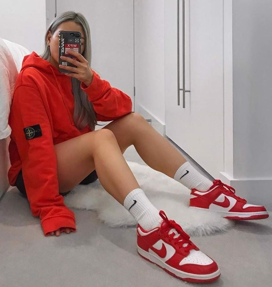 len-do-cung-nike-dunk-the-nao-cho-chat