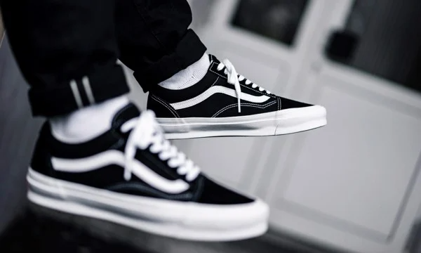 https://authentic-shoes.com/blogs/news/vans-vault-su-ket-hop-hai-hoa-giua-co-dien-va-hien-dai