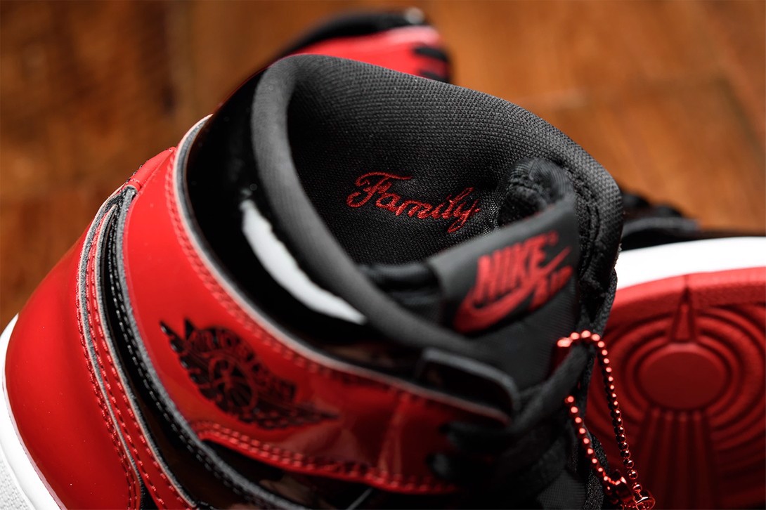 air-jordan-1-patent-bred-xep-dau-bang-sneaker-tot-nhat-tuan-nay