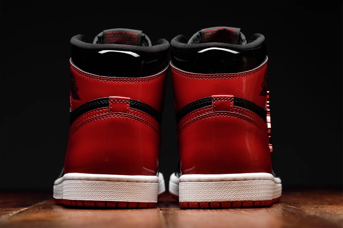 air-jordan-1-patent-bred-xep-dau-bang-sneaker-tot-nhat-tuan-nay