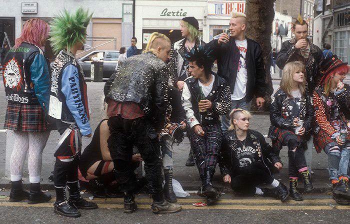 dr.-marten:-tu-trang-phuc-lao-dong-cho-den-bieu-tuong-thoi-trang-duong-pho