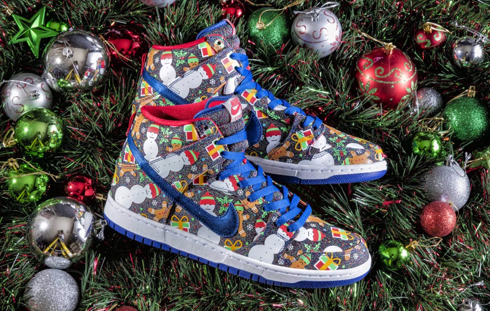 Top 10 đôi sneaker thú vị nhất mọi thời đại dành cho mùa Giáng Sinh Hinh anh 1: Top 10 doi sneaker thu vi nhat moi thoi dai danh cho mua Giang Sinh