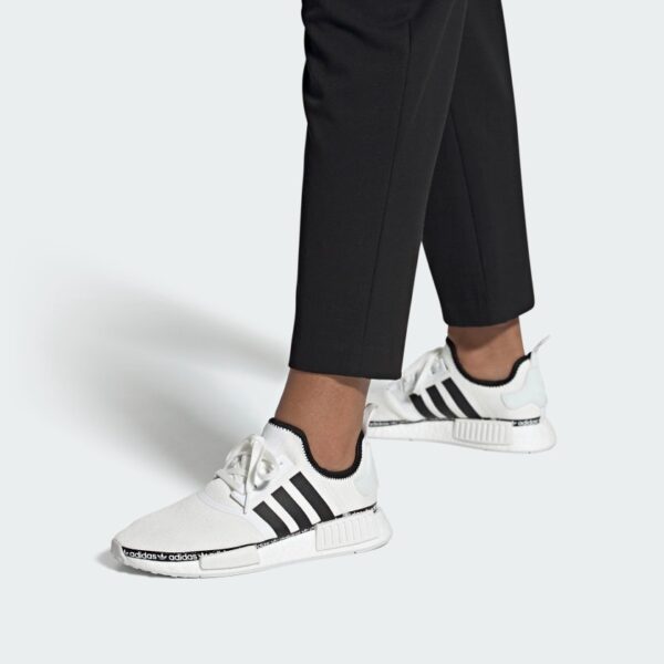 Giay Adidas NMD R1 'Cloud White Logo Strip' FV8727