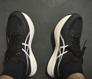 Giay Asics Magic 2 Form Wide 'Oreo' 1011B496-020