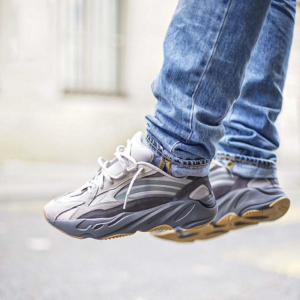 Giay Adidas Yeezy Boost 700 V2 'Tephra' FU7914