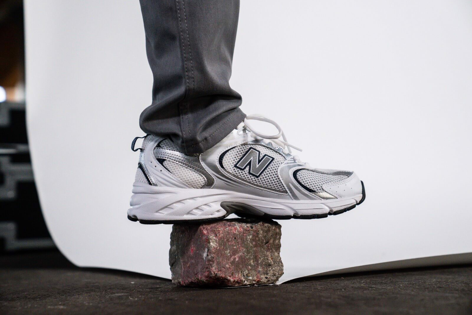 Danh sách 5 thiết kế giày New Balance bạn không thể bỏ lỡ trong dịp 30/4 này Hinh anh 6: Danh sach 5 thiet ke giay New Balance ban khong the bo lo trong dip 30/4 nay