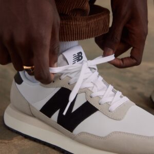 Giay New Balance 237 'Sea Salt Black White' MS237SF