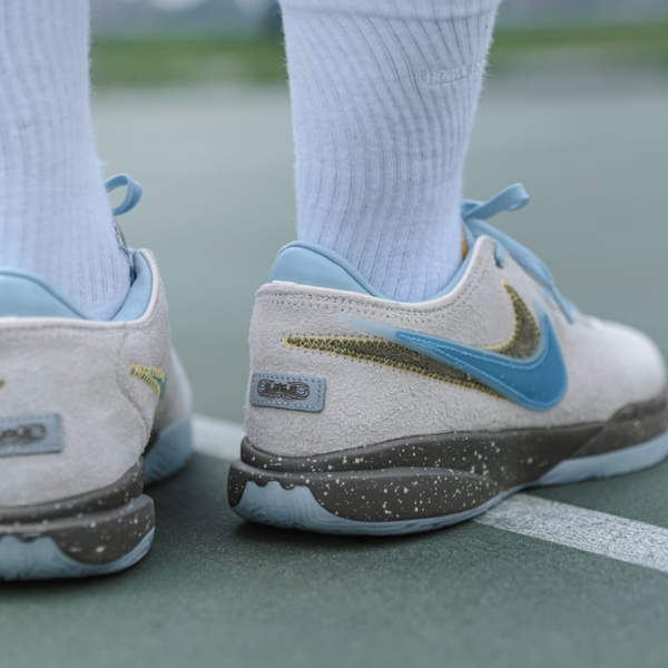 Giay Nike LeBron 20 'Message in a Bottle' DV9089-801