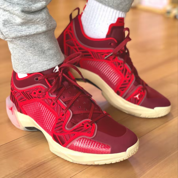 Giay Nike Air Jordan XXXVII Low 'Red' DV9989-601