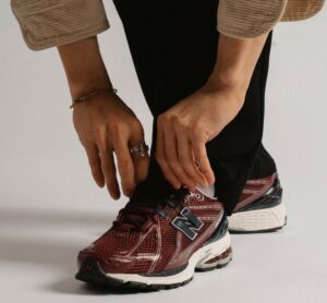 Giay New Balance 1906R 'Burgundy Black' M1906RCC