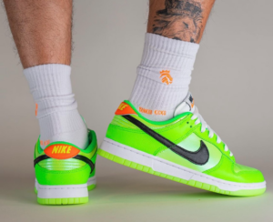 Giay Nike Dunk Low SE 'Splash Volt' FJ4610-702