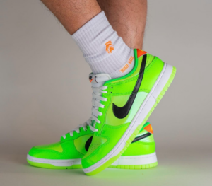 Giay Nike Dunk Low SE 'Splash Volt' FJ4610-702