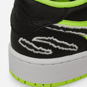 Giay Nike Air Jordan 1 Low SE 'Black Cat Volt' DX6666-701