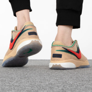 Giay Nike LeBron 20 'Four Horsemen Sesame' DV9089-200