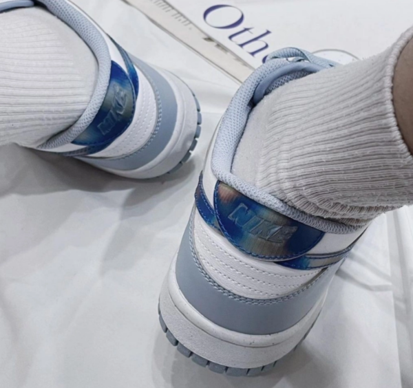 Giay Nike Dunk Low 'Blue Lenticular' FJ4668-400